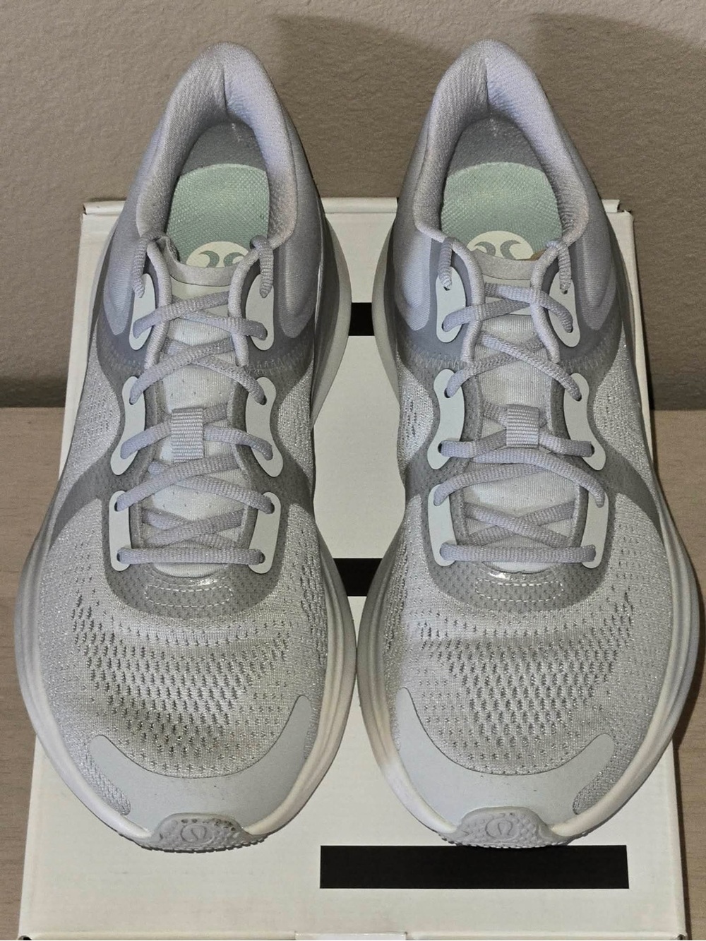 Lululemon Blissfeel Women's Running Shoe in Silver Drop Sz 7.5 Display Shoes NIB